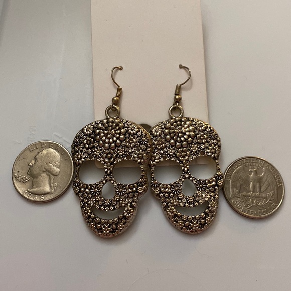 Skull Earrings - Picture 2 of 3